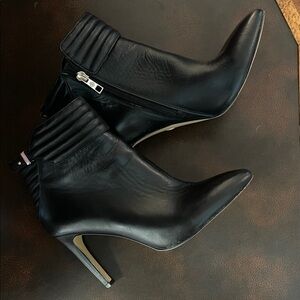 7.5 Ann Taylor Quilted Black Heeled Booties w Gold Zipper Stiletto Pointed Toe